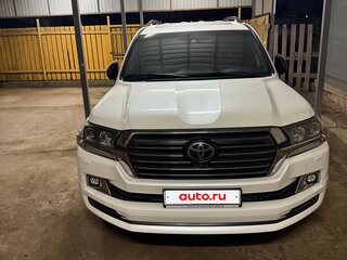 2017 Toyota Land Cruiser 200 Series Рестайлинг 2, белый, 8150000 рублей, вид 1