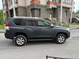 2011 Toyota Land Cruiser Prado 150 Series, серый, 2450000 рублей, вид 4