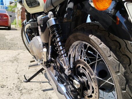2020 Triumph Bonneville T100, красный, 950000 рублей, вид 5