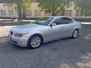 2004 BMW 5 серии 520i V (E60/E61), серебристый, 890000 рублей, вид 1