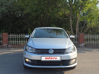 2016 Volkswagen Polo V Рестайлинг, серебристый, 900000 рублей, вид 3