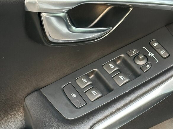 2016 Volvo V40 Cross Country I Рестайлинг, белый, 1800000 рублей - вид 18
