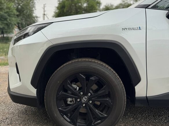 2024 Toyota RAV4 V (XA50), белый, 2830000 рублей - вид 6