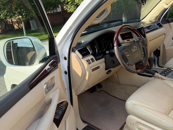 2012 Lexus LX 570 III Рестайлинг, белый, 3900000 рублей - вид 9