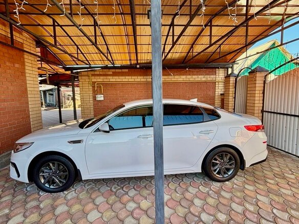 2020 Kia Optima IV Рестайлинг, белый, 2100000 рублей - вид 1