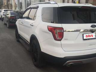 2017 Ford Explorer V Рестайлинг, белый, 3000000 рублей, вид 5