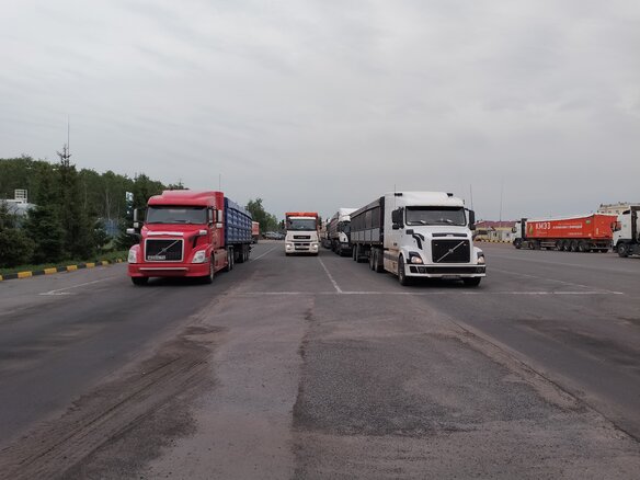 2003 Volvo VNL, красный, 5500000 рублей - вид 26