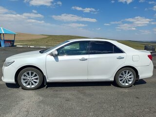 2012 Toyota Camry VII (XV50), белый, 1700000 рублей, вид 3