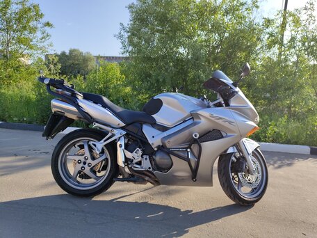 2004 Honda VFR 800, серебристый, 490000 рублей, вид 4