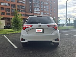 2019 Toyota Vitz III (XP130) Рестайлинг 2, белый, 1000000 рублей, вид 4