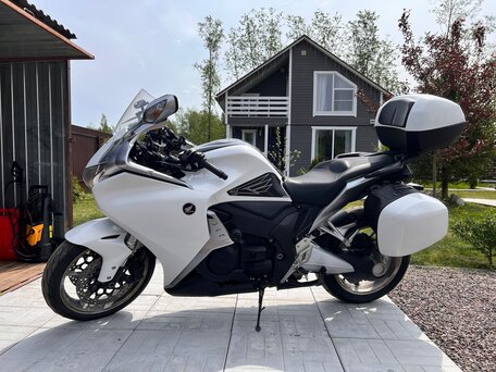 2010 Honda VFR 1200, белый, 900000 рублей, вид 2