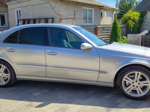 2003 Mercedes-Benz E-Класс 220 III (W211, S211), серый, 980000 рублей - вид 3
