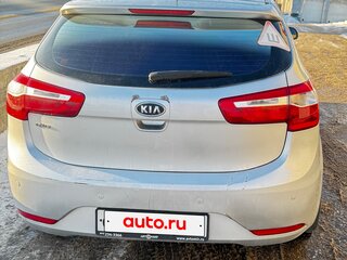 2012 Kia Rio 4-speed III, серебристый, 700000 рублей, вид 3