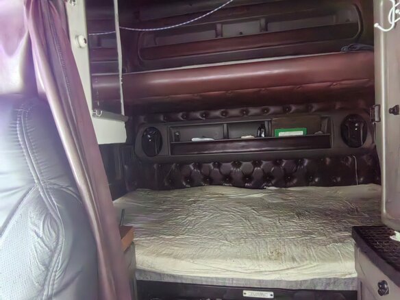 2002 Kenworth T2000, красный, 2100000 рублей - вид 1