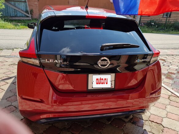 2018 Nissan Leaf II (ZE1), красный, 1850000 рублей - вид 12