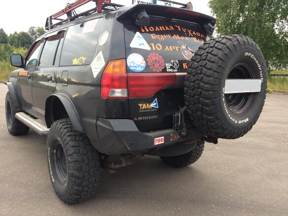 1998 Mitsubishi Montero Sport I, чёрный - вид 1