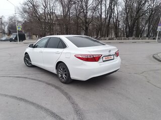 2015 Toyota Camry VII (XV50) Рестайлинг, белый, 1843000 рублей, вид 2