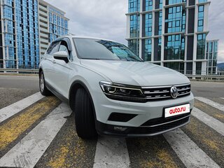 2017 Volkswagen Tiguan II, белый, 2500000 рублей, вид 3