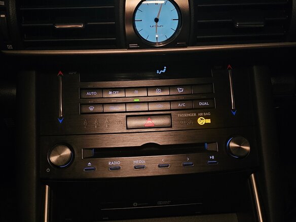 2018 Lexus IS 300 III Рестайлинг, чёрный, 2850000 рублей - вид 13