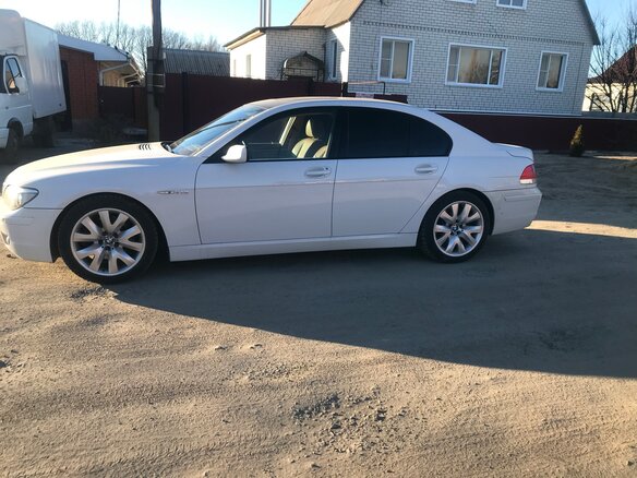 2005 BMW 7 серии 740i IV (E65/E66) Рестайлинг, белый, 1380000 рублей