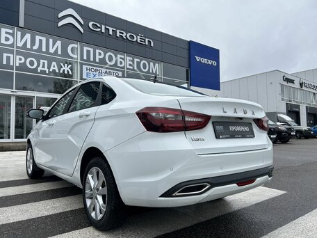 2024 Lada (ВАЗ) Vesta I Рестайлинг (NG), белый, 1360000 рублей, вид 5