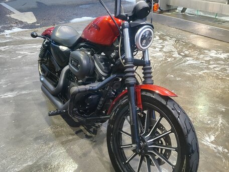 2013 Harley-Davidson Sportster 883, красный, 800000 рублей, вид 1