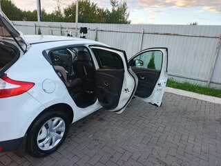 2013 Renault Megane III Рестайлинг, белый, 665000 рублей, вид 3