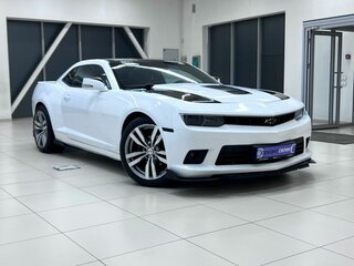 2013 Chevrolet Camaro V Рестайлинг, белый, 1999000 рублей, вид 2