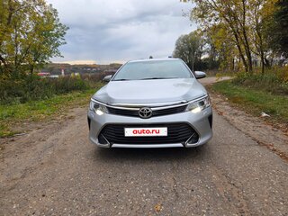 2015 Toyota Camry VII (XV50) Рестайлинг, серебристый, 1970000 рублей, вид 3