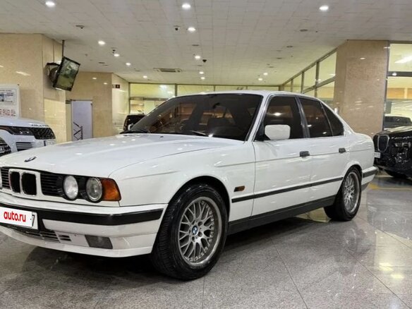 1995 BMW 5 серии 520i III (E34), белый, 2300000 рублей - вид 1