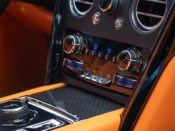 2026 Rolls-Royce Cullinan Black Badge I Рестайлинг (Series II), чёрный, 51300000 рублей - вид 11