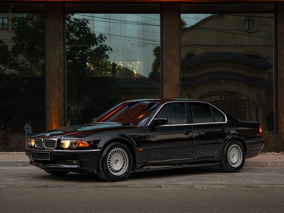 2000 BMW 7 серии 740i III (E38) Рестайлинг, чёрный, 1550000 рублей - вид 1
