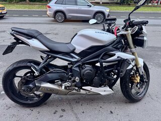 2013 Triumph Street Triple, белый, 540000 рублей, вид 2