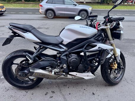 2013 Triumph Street Triple, белый, 550000 рублей, вид 2