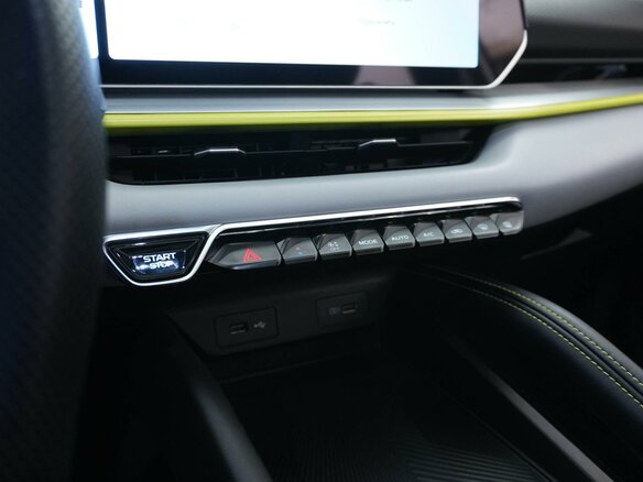 2023 Geely Coolray (Binyue Cool) I Рестайлинг, белый - вид 17