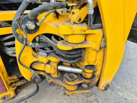 2013 JCB 4CX, жёлтый, 6500000 рублей, вид 5