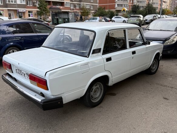 2008 Lada (ВАЗ) 2107, белый, 250000 рублей - вид 4