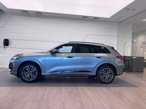 2026 Audi Q5 L III (GU), серебристый, 6720000 рублей - вид 2
