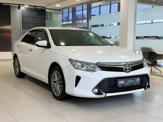 2016 Toyota Camry VII (XV50) Рестайлинг, белый, 1897000 рублей, вид 3