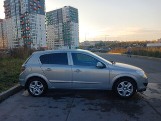2011 Opel Astra H Рестайлинг, бежевый, 400000 рублей, вид 2