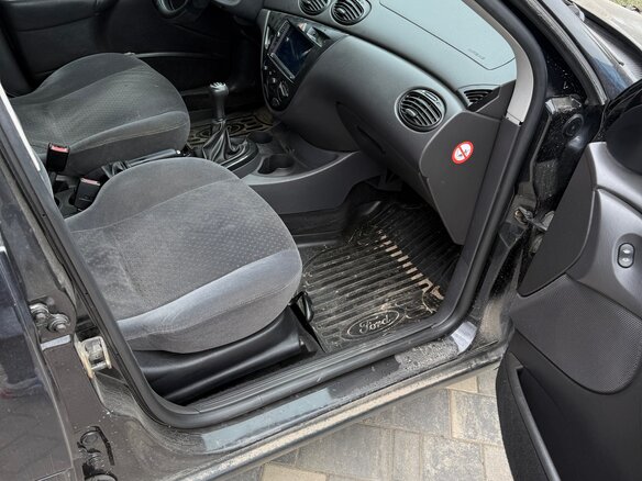 2004 Ford Focus I Рестайлинг, чёрный, 300000 рублей - вид 5