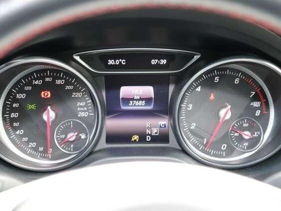 2016 Mercedes-Benz CLA 180 I (C117, X117) Рестайлинг, белый, 1520000 рублей - вид 9