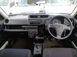 2017 Toyota Probox I Рестайлинг, белый, 819000 рублей, вид 3