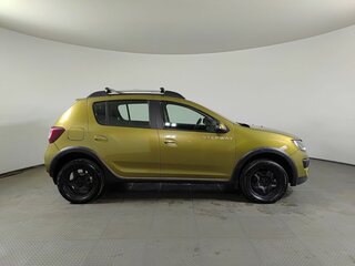 2017 Renault Sandero Stepway II, зелёный, 812100 рублей, вид 4