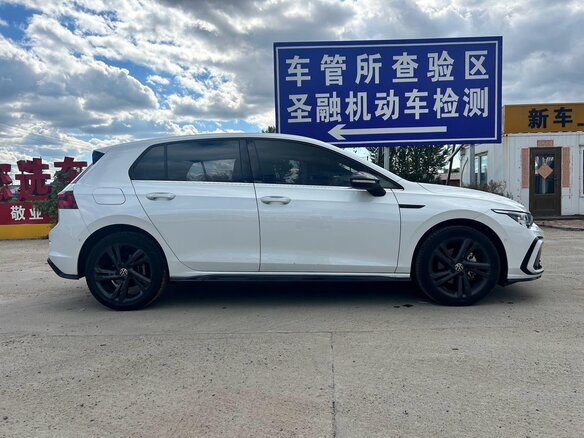 2023 Volkswagen Golf VIII, белый, 1850001 рублей - вид 7