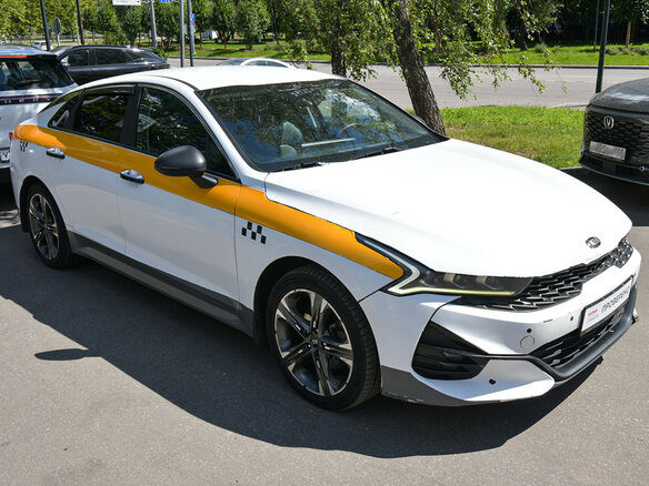 2021 Kia K5 III, жёлтый - вид 2