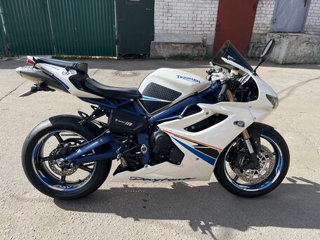 2010 Triumph Daytona 675, белый, 515000 рублей, вид 4
