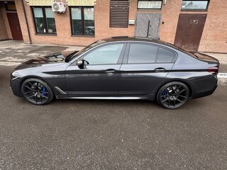 2020 BMW 5 серии M550d xDrive VII (G30/G31/G38), серый, 7000000 рублей, вид 4