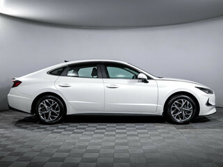 2021 Hyundai Sonata VIII (DN8), белый, 2425000 рублей, вид 4