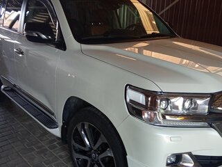 2016 Toyota Land Cruiser 200 Series Рестайлинг 2, белый, 5300000 рублей, вид 2